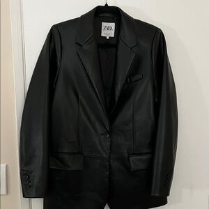 Zara Women's Sleek Black Blazer